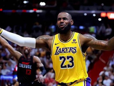 乐竟体育-NBA比赛近期热门球队对决，激烈比拼引发球迷热议